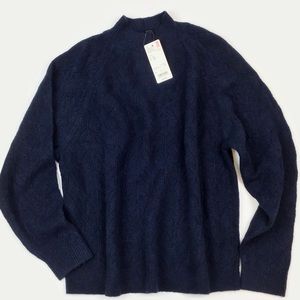 Uniqlo Women’s Light Soufflé Yarn Crewneck Sweater